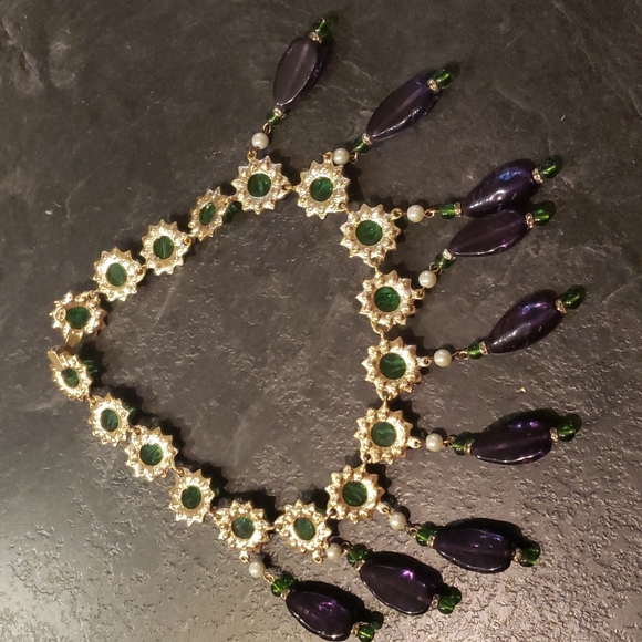 Gorgeous Kenneth Jay Lane statement necklace. - Picture 5 of 9